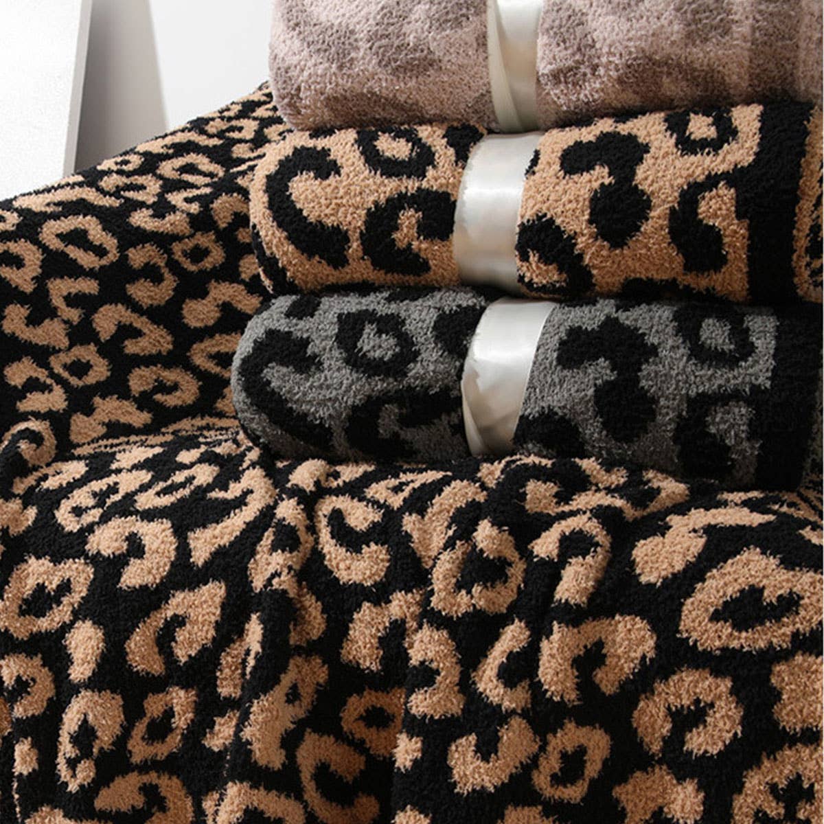 Knitted Leopard Print Throw Blanket – Ultra Soft Cozy Animal Print Home Blanket